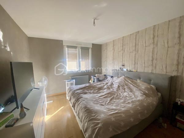 PAVILLON INDIVIDUEL 120m2
Superbe opportunité pour cette maison F5 située dans un environnement calme du village de FOLSCHVILLER

Actuellement louée 900 € par mois, c'est un investissement sûr !
Avec la possibilité de l'habiter sous peu ! 

-CALME
-CHAUFFAGE GAZ
-GARAGE-CAVE-TERRASSE-JARDIN 

Je reste disponible avec plaisir pour toute visite !