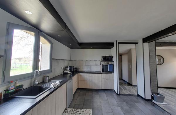 Maison plain-pied 110 m² ? Terrain arboré +3000 m² ? Garage 100 m² ? Sans vis-à-vis