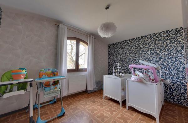 Maison plain-pied 110 m² ? Terrain arboré +3000 m² ? Garage 100 m² ? Sans vis-à-vis