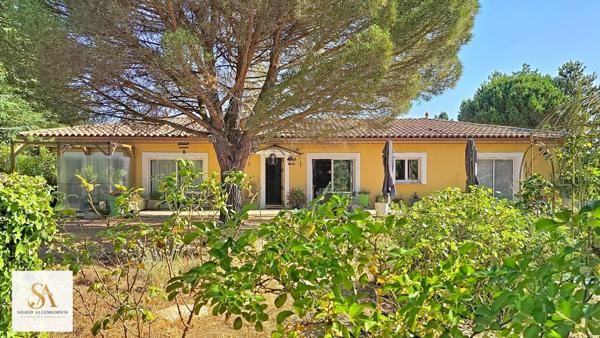 VILLARDONNEL – Villa de plain-pied avec garage, 4 chambres et bureau, sur un terrain de 3 577 m² avec vue dégagée sur la Montagne Noire.