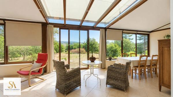 VILLARDONNEL – Villa de plain-pied avec garage, 4 chambres et bureau, sur un terrain de 3 577 m² avec vue dégagée sur la Montagne Noire.