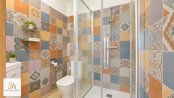VILLARDONNEL – Villa de plain-pied avec garage, 4 chambres et bureau, sur un terrain de 3 577 m² avec vue dégagée sur la Montagne Noire.
