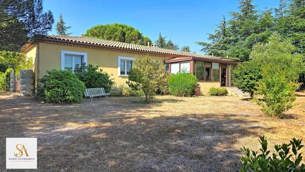 VILLARDONNEL – Villa de plain-pied avec garage, 4 chambres et bureau, sur un terrain de 3 577 m² avec vue dégagée sur la Montagne Noire.
