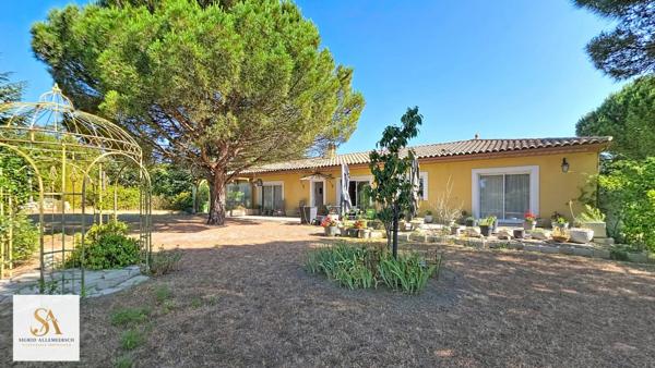 VILLARDONNEL – Villa de plain-pied avec garage, 4 chambres et bureau, sur un terrain de 3 577 m² avec vue dégagée sur la Montagne Noire.