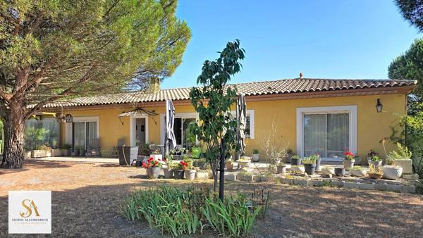 VILLARDONNEL – Villa de plain-pied avec garage, 4 chambres et bureau, sur un terrain de 3 577 m² avec vue dégagée sur la Montagne Noire.