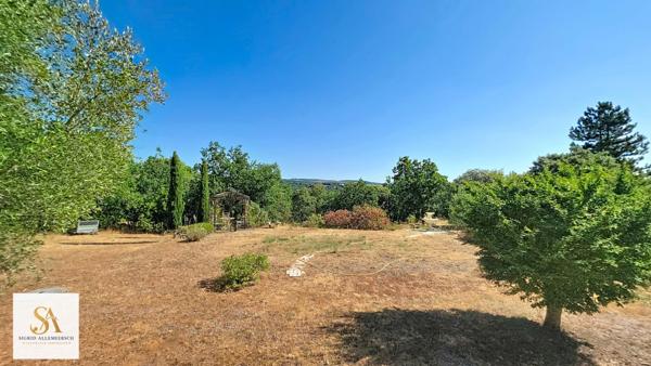 VILLARDONNEL – Villa de plain-pied avec garage, 4 chambres et bureau, sur un terrain de 3 577 m² avec vue dégagée sur la Montagne Noire.