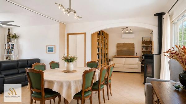 VILLARDONNEL – Villa de plain-pied avec garage, 4 chambres et bureau, sur un terrain de 3 577 m² avec vue dégagée sur la Montagne Noire.
