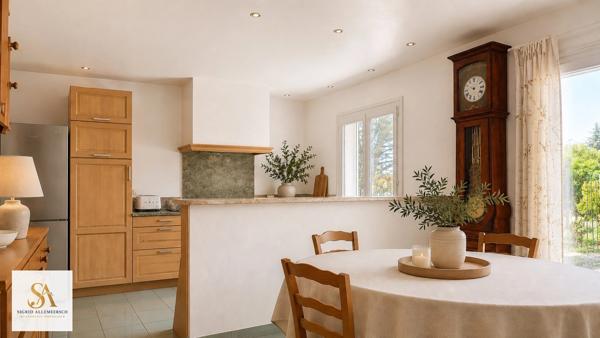 VILLARDONNEL – Villa de plain-pied avec garage, 4 chambres et bureau, sur un terrain de 3 577 m² avec vue dégagée sur la Montagne Noire.