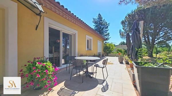 VILLARDONNEL – Villa de plain-pied avec garage, 4 chambres et bureau, sur un terrain de 3 577 m² avec vue dégagée sur la Montagne Noire.