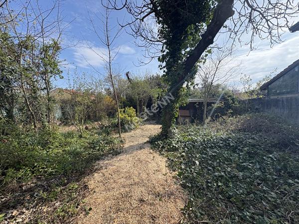 Terrains à vendre de 444m² sur le secteur de Vaulx en Velin Centre.