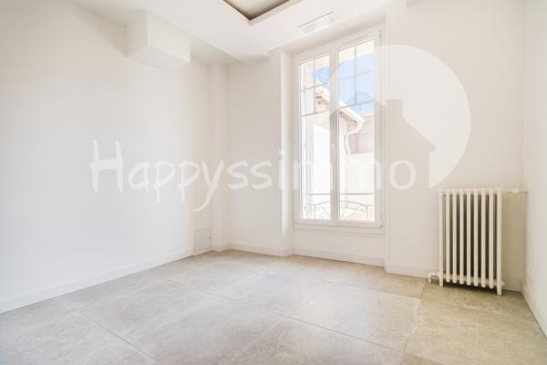 Appartement
                                                                                                                                                                                                                                                                                                                        5 pièce(s)                                                                                                                                                                                                          3 chambre(s)                                                                                                                                                                                                          110  m²