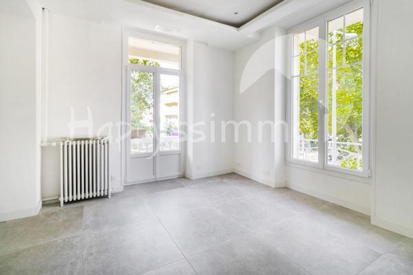 Appartement
                                                                                                                                                                                                                                                                                                                        5 pièce(s)                                                                                                                                                                                                          3 chambre(s)                                                                                                                                                                                                          110  m²