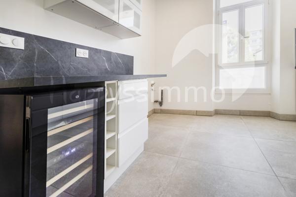Appartement
                                                                                                                                                                                                                                                                                                                        5 pièce(s)                                                                                                                                                                                                          3 chambre(s)                                                                                                                                                                                                          110  m²