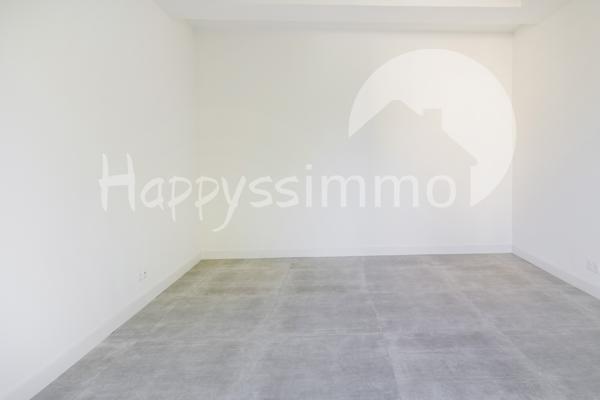Appartement
                                                                                                                                                                                                                                                                                                                        5 pièce(s)                                                                                                                                                                                                          3 chambre(s)                                                                                                                                                                                                          110  m²