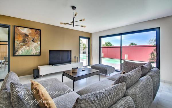 MARSILLY, Villa contemporaine de plain-pied, 4 chambres, avec piscine, sans vis à vis, à deux pas de l’océan