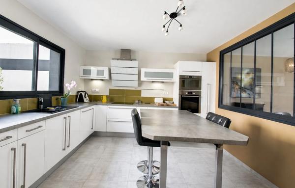 MARSILLY, Villa contemporaine de plain-pied, 4 chambres, avec piscine, sans vis à vis, à deux pas de l’océan