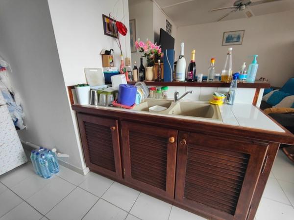 CAYENNE – Centre-ville – Appartement T2 lumineux avec loggia et balcons