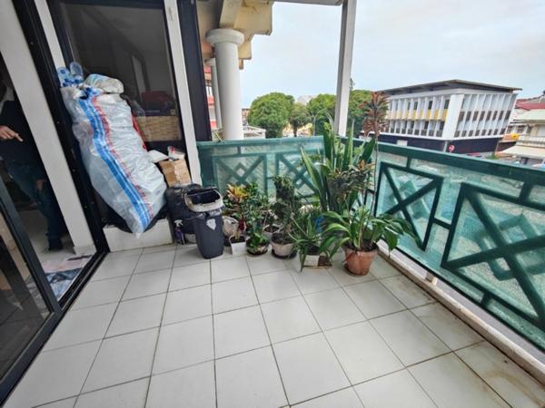 CAYENNE – Centre-ville – Appartement T2 lumineux avec loggia et balcons