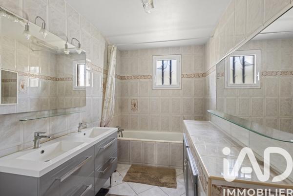 Maison à vendre 6 pièces 161 m² Pourrières