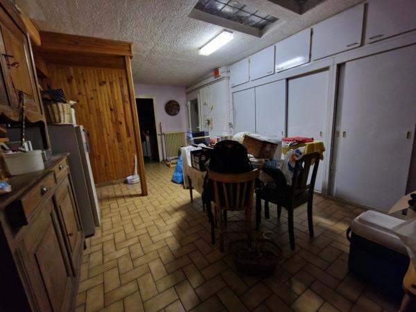 Dpt Vosges (88), à vendre proche VITTEL MIRECOURT - MAISON de village T6 de 324 m2 + HANGAR / 1500 m2 TERRAIN