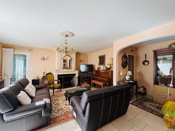 SUPERBE VILLA BOURGEOISE DE STYLE RETHAIS DE 180 M2 SUR UN TERRAIN CLOS ET ARBORE DE 1122 M2. A 15 MN DE LA