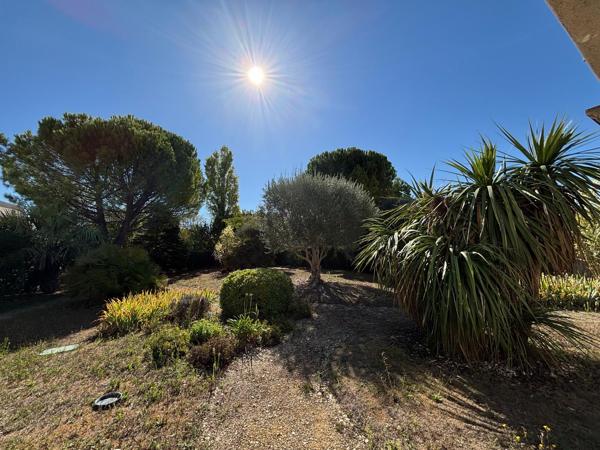SUPERBE VILLA BOURGEOISE DE STYLE RETHAIS DE 180 M2 SUR UN TERRAIN CLOS ET ARBORE DE 1122 M2. A 15 MN DE LA