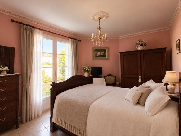 SUPERBE VILLA BOURGEOISE DE STYLE RETHAIS DE 180 M2 SUR UN TERRAIN CLOS ET ARBORE DE 1122 M2. A 15 MN DE LA