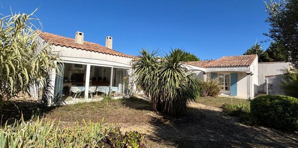 SUPERBE VILLA BOURGEOISE DE STYLE RETHAIS DE 180 M2 SUR UN TERRAIN CLOS ET ARBORE DE 1122 M2. A 15 MN DE LA