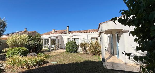 SUPERBE VILLA BOURGEOISE DE STYLE RETHAIS DE 180 M2 SUR UN TERRAIN CLOS ET ARBORE DE 1122 M2. A 15 MN DE LA