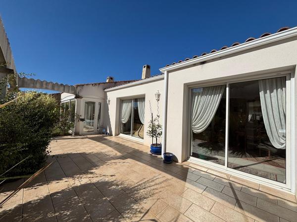 SUPERBE VILLA BOURGEOISE DE STYLE RETHAIS DE 180 M2 SUR UN TERRAIN CLOS ET ARBORE DE 1122 M2. A 15 MN DE LA