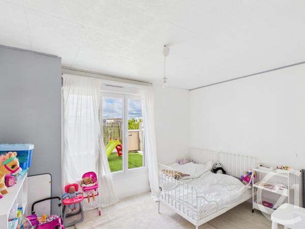 Appartement F3 à vendre  3 pièces - 90 m2 TRAPPES - 78