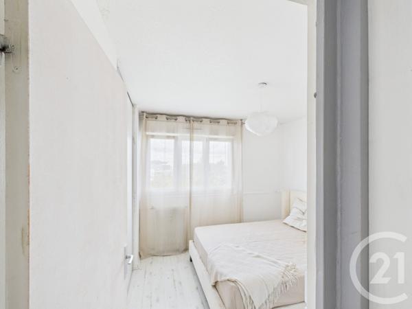 Appartement F3 à vendre  3 pièces - 90 m2 TRAPPES - 78