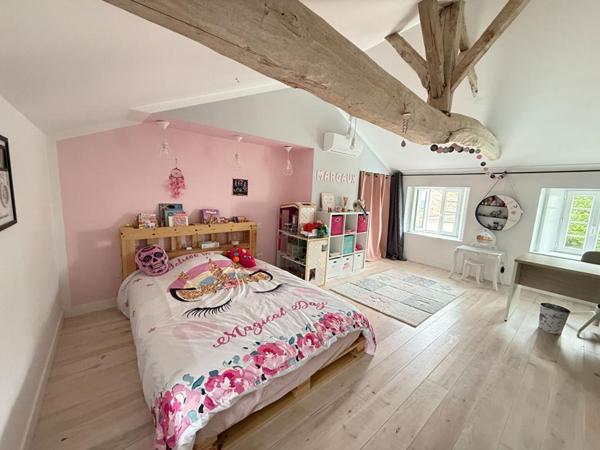 Maison Saint Genis D Hiersac 8 pièce(s) 270 m2