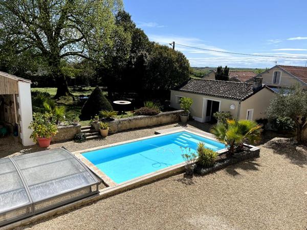 Maison Saint Genis D Hiersac 8 pièce(s) 270 m2