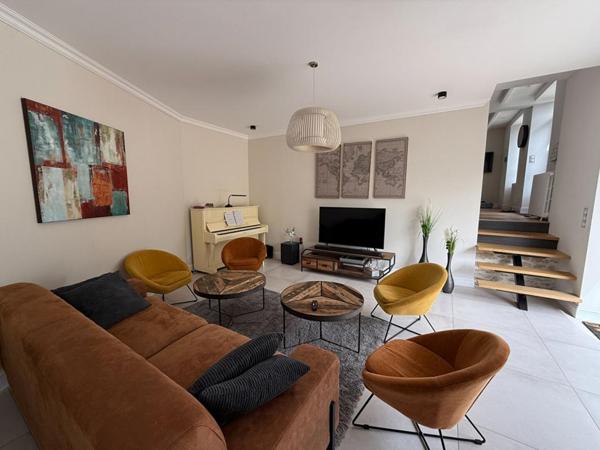 Maison Saint Genis D Hiersac 8 pièce(s) 270 m2