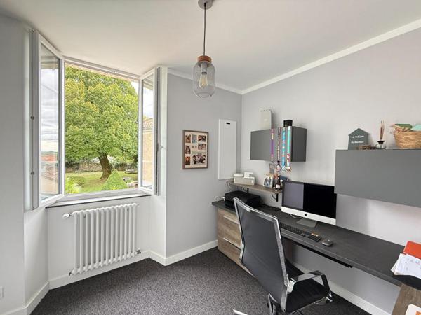 Maison Saint Genis D Hiersac 8 pièce(s) 270 m2