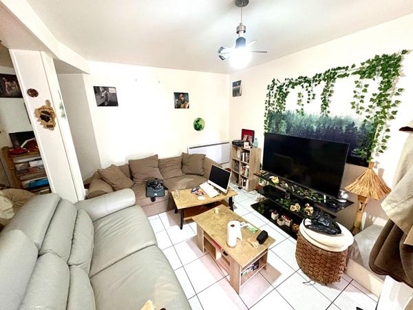 APPARTEMENT T2 A LOUER - BLOIS - DUPLEX, COUR & PLACE DE PARKING PRIVATIVES