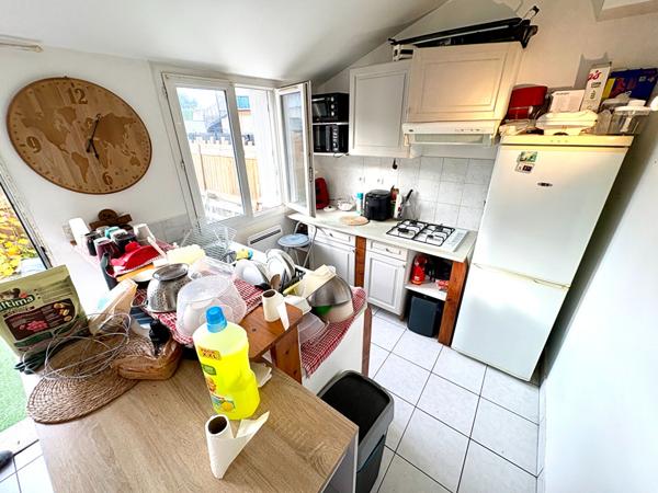 APPARTEMENT T2 A LOUER - BLOIS - DUPLEX, COUR & PLACE DE PARKING PRIVATIVES