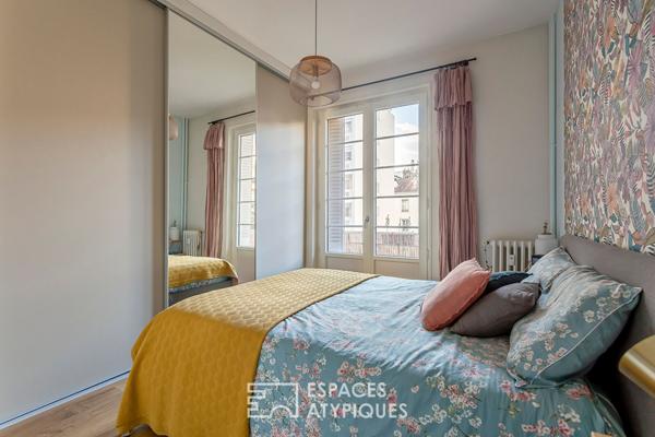 Bel ancien rénové avec deux balcons