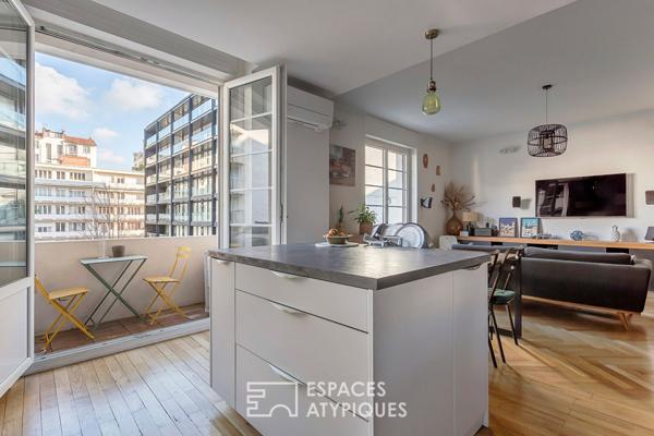 Bel ancien rénové avec deux balcons