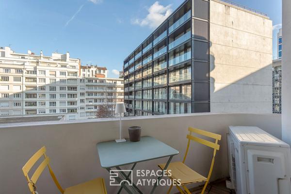 Bel ancien rénové avec deux balcons