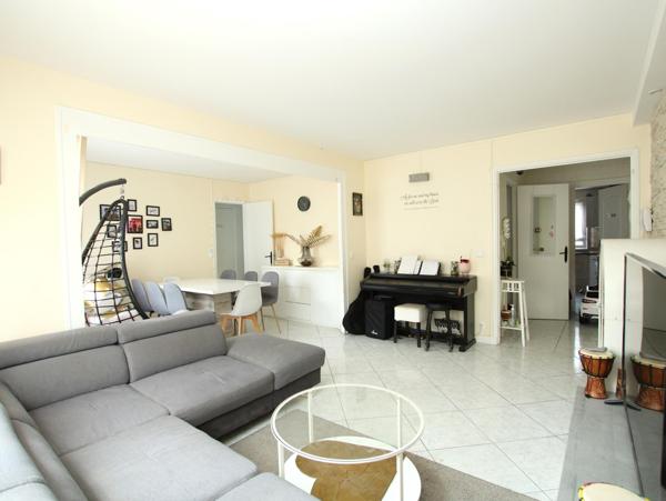 BEL APPARTEMENT F5 3 CHAMBRES DOUBLE SALON DANS PETITE RESIDENCE AVEC RAVALEMENT VOTE A CHARGE PROPRIETAIRE ACTUEL !!!