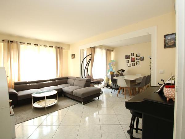 BEL APPARTEMENT F5 3 CHAMBRES DOUBLE SALON DANS PETITE RESIDENCE AVEC RAVALEMENT VOTE A CHARGE PROPRIETAIRE ACTUEL !!!