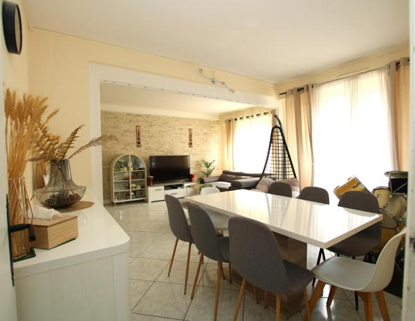 BEL APPARTEMENT F5 3 CHAMBRES DOUBLE SALON DANS PETITE RESIDENCE AVEC RAVALEMENT VOTE A CHARGE PROPRIETAIRE ACTUEL !!!