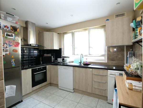 BEL APPARTEMENT F5 3 CHAMBRES DOUBLE SALON DANS PETITE RESIDENCE AVEC RAVALEMENT VOTE A CHARGE PROPRIETAIRE ACTUEL !!!