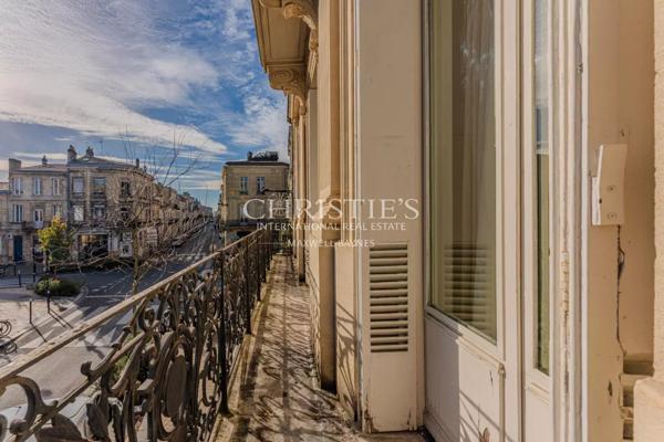 BORDEAUX SAINT-GENÈS – APPARTEMENT DE CARACTÈRE – USAGE MIXTE HABITATION & BUREAU