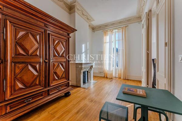 BORDEAUX SAINT-GENÈS – APPARTEMENT DE CARACTÈRE – USAGE MIXTE HABITATION & BUREAU