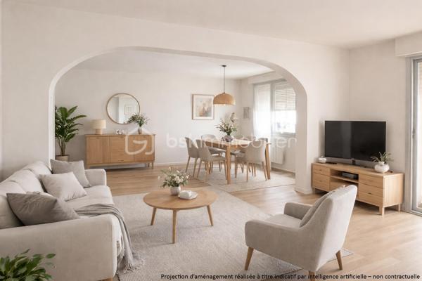 Situé au 1er étage avec ascenseur d'une résidence entretenue, à proximité immédiate des commerces, transports et commodités, découvrez ce spacieux appartement T5 offrant de beaux volumes et un fort potentiel.
Il se compose d'une entrée avec placard, d'une cuisine indépendante avec accès à une première loggia, d'un vaste séjour double lumineux ouvrant sur une seconde loggia de belle dimension, de trois chambres, d'une salle d'eau, d'un WC indépendant ainsi que d'un dégagement équipé d'un grand placard de rangement.
Traversant et lumineux, cet appartement séduira les acquéreurs en quête d'espace et de fonctionnalité. Un rafraîchissement général permettra de le remettre au goût du jour et de révéler tout son potentiel.
Une cave, un garage fermé et une place de stationnement privative complètent ce bien.
À découvrir sans tarder.