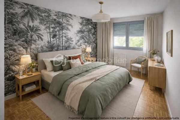 Situé au 1er étage avec ascenseur d'une résidence entretenue, à proximité immédiate des commerces, transports et commodités, découvrez ce spacieux appartement T5 offrant de beaux volumes et un fort potentiel.
Il se compose d'une entrée avec placard, d'une cuisine indépendante avec accès à une première loggia, d'un vaste séjour double lumineux ouvrant sur une seconde loggia de belle dimension, de trois chambres, d'une salle d'eau, d'un WC indépendant ainsi que d'un dégagement équipé d'un grand placard de rangement.
Traversant et lumineux, cet appartement séduira les acquéreurs en quête d'espace et de fonctionnalité. Un rafraîchissement général permettra de le remettre au goût du jour et de révéler tout son potentiel.
Une cave, un garage fermé et une place de stationnement privative complètent ce bien.
À découvrir sans tarder.
