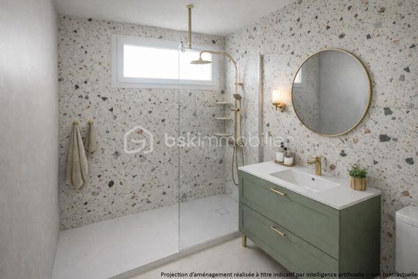 Situé au 1er étage avec ascenseur d'une résidence entretenue, à proximité immédiate des commerces, transports et commodités, découvrez ce spacieux appartement T5 offrant de beaux volumes et un fort potentiel.
Il se compose d'une entrée avec placard, d'une cuisine indépendante avec accès à une première loggia, d'un vaste séjour double lumineux ouvrant sur une seconde loggia de belle dimension, de trois chambres, d'une salle d'eau, d'un WC indépendant ainsi que d'un dégagement équipé d'un grand placard de rangement.
Traversant et lumineux, cet appartement séduira les acquéreurs en quête d'espace et de fonctionnalité. Un rafraîchissement général permettra de le remettre au goût du jour et de révéler tout son potentiel.
Une cave, un garage fermé et une place de stationnement privative complètent ce bien.
À découvrir sans tarder.